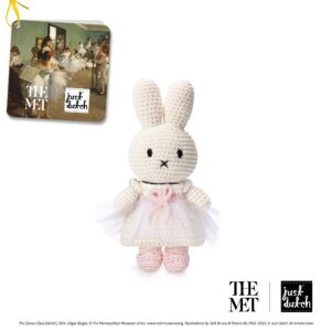 nijntje handmade en haar witte degas outfit