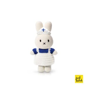 nijntje handmade en haar witte uniform