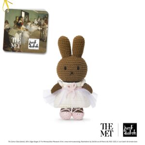 nina handmade en haar witte degas outfit